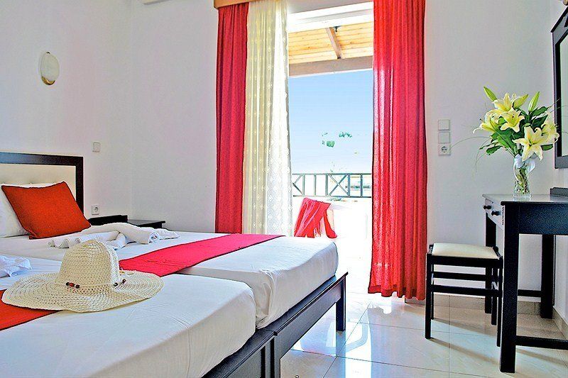 Hotel Lilium Agia Marina Exterior foto